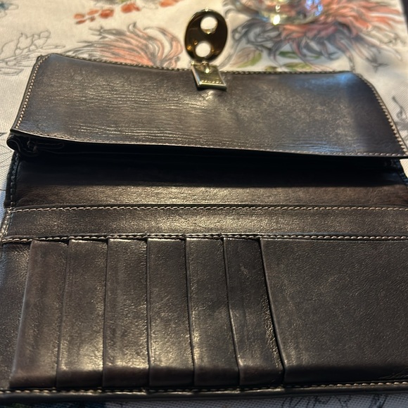 Preowned authentic Gucci wallet - Picture 2 of 7